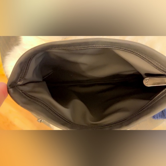 Dior crossbody with black chain and decorative tassels with keychain. - Picture 4 of 8